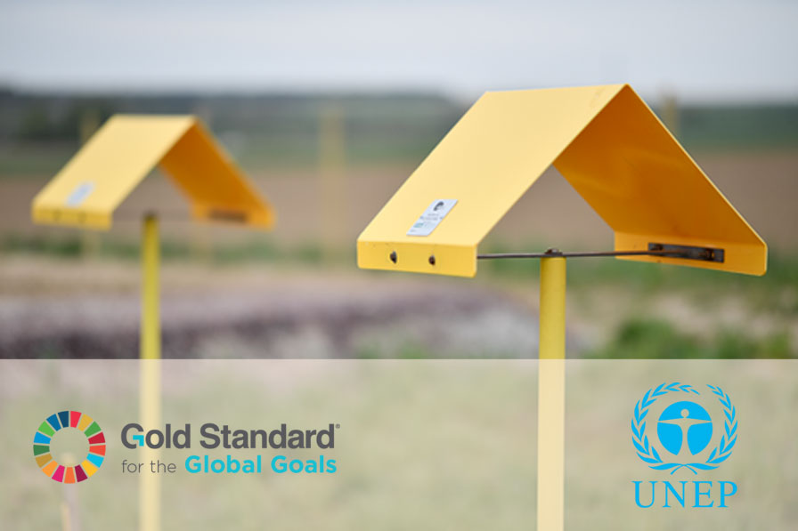 GRTgaz warning beacon - Photo: Luc Marechaux - Gold Standard and UNEP logos